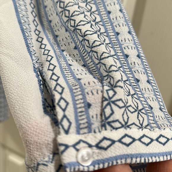 New directions women’s shirt size Medium - Picture 4 of 8